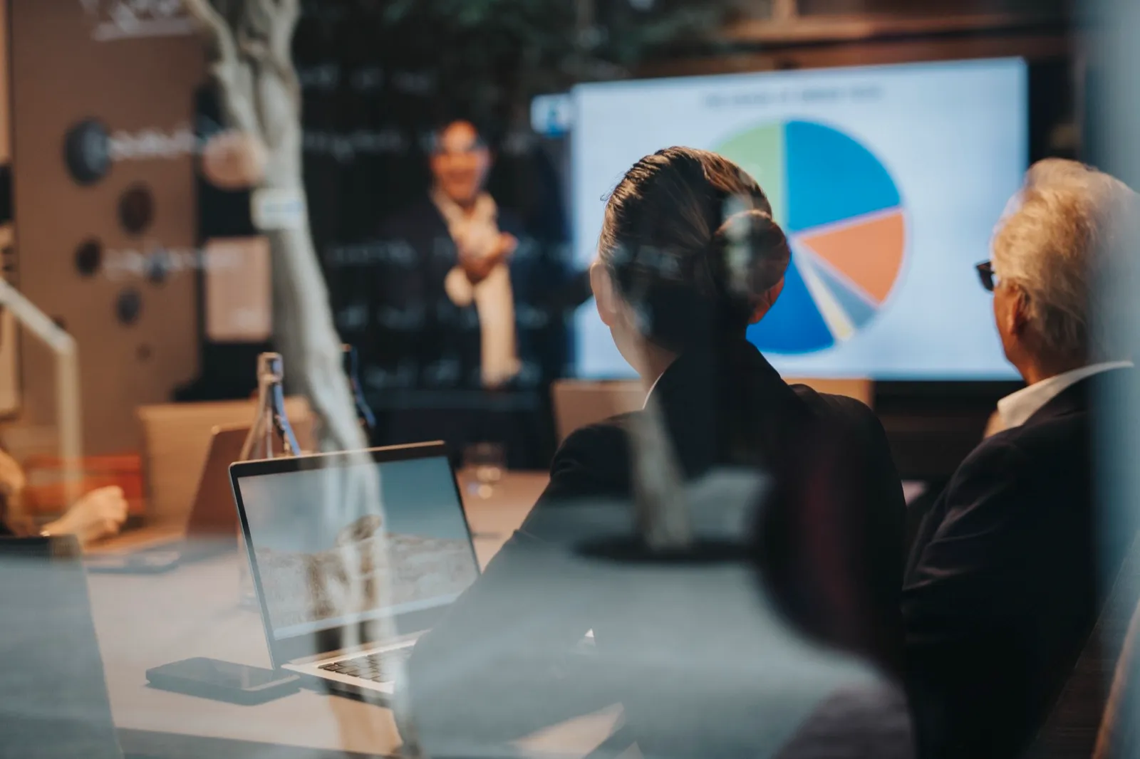 Presentation av Spearpoints verksamhet inför en grupp åhörare